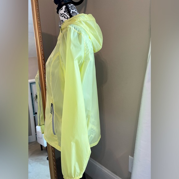 The North Face Lightweight Windbreaker Yellow Size M/M - Picture 6 of 6